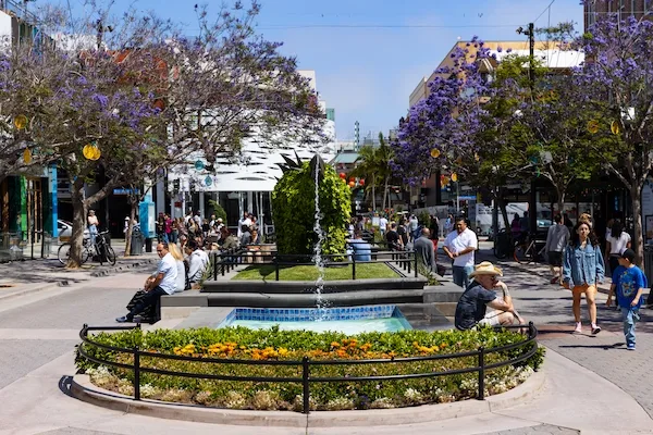 Santa Monica 3rd St Promenade in Los Angeles