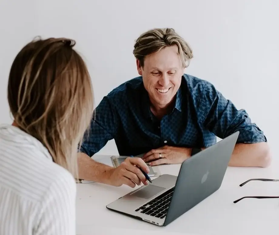 <span id="hs_cos_wrapper_name" class="hs_cos_wrapper hs_cos_wrapper_meta_field hs_cos_wrapper_type_text" style="" data-hs-cos-general-type="meta_field" data-hs-cos-type="text" >HOW BOSSES CAN SPARK A CULTURE OF PEER APPRECIATION</span>